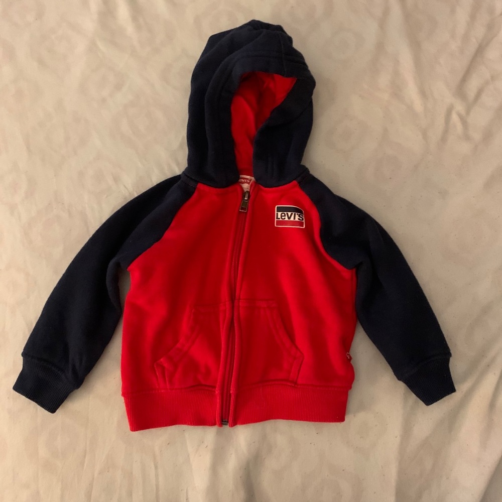 levi’s sweat pants and jacket
